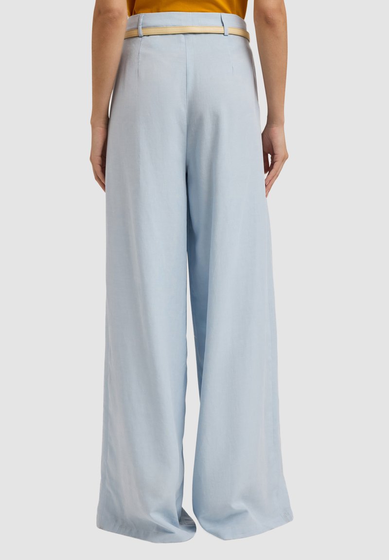 Motivi PALAZZO CON PIEGHE Pantaloni azzurro/celeste