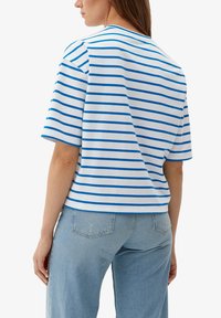 s.Oliver MIT STREIFEN - T-Shirt print - royalblau