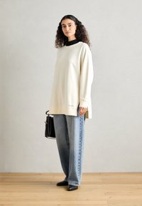 Marc O'Polo ROUND NECK - Mikina - creamy white