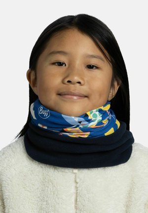 Gaiter de cuello Buff colorido hecho de tela elástica, con un patrón azul de formas geométricas, superpuesto a una parte inferior de forro polar negro.