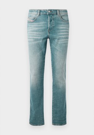 Jeans di denim azzurro chiaro con taglio dritto, cinque tasche, leggero sbiadimento e chiusura con bottone classica in vita.