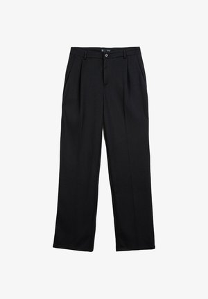 Czarne, dopasowane spodnie z przodu z zakładkami, bocznymi kieszeniami, szlufkami na pasek oraz zapięciem na guzik i suwak.