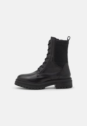 Stivaletti con plateau - black