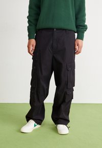 Carhartt WIP TRACKER PANT - Cargobukser - black