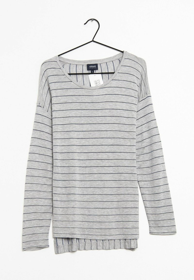 Graues Langarmshirt mit navyblauen horizontalen Streifen, runder Ausschnitt und geripptem unteren Saum. Mit einem Etikett, das am Hals befestigt ist.