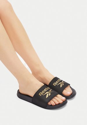 - Sandały kąpielowe