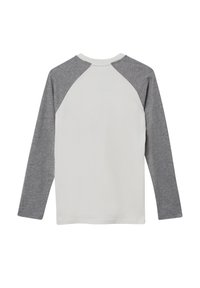 Langärmliges Shirt mit einem weißen Körper und grauen Raglanärmeln. Aus weichem Baumwollmaterial mit rundem Ausschnitt und schlichtem Rückendesign.