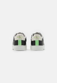 Calvin Klein Jeans CLASSIC CUPSOLE FLUO CONTRAST - Sneakers basse - black/ancient white