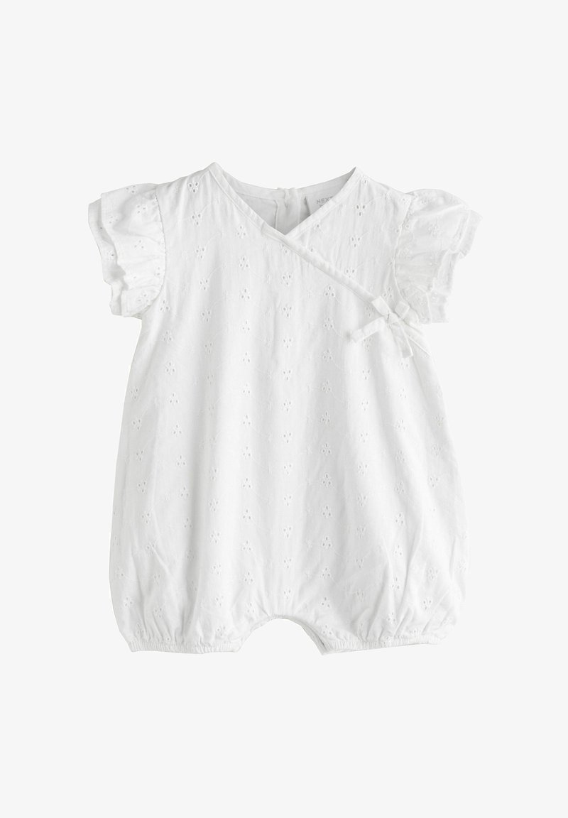 Beli bombažni kombinezon z ovijalnim dizajnom, krilastimi rokavi, cvetličnim vzorcem iz luknjic, mehkobo teksture in elastičnimi odprtinami za noge.