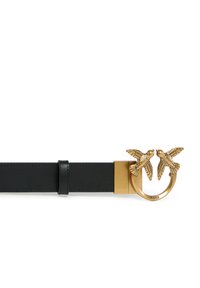 Ceinture en cuir noir avec une boucle circulaire dorée ornée de deux oiseaux, détaillée avec des motifs gravés. Texture lisse, matériel minimal.