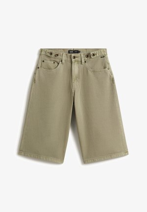 Shorts Vans couleur kaki longueur genou avec passants pour ceinture, fermeture à bouton et zip à l'avant, et design à cinq poches sur fond blanc.