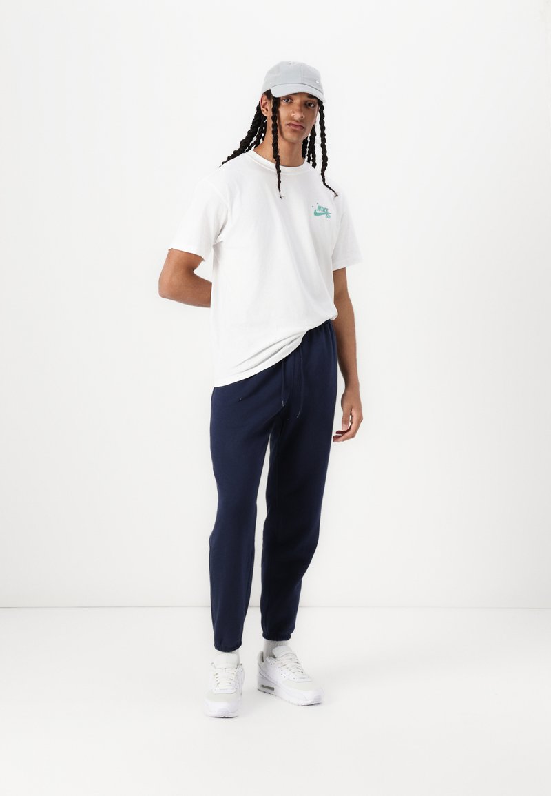M NK CLUB+ BB CUFF PANT MCF - Pantaloni sportivi - black