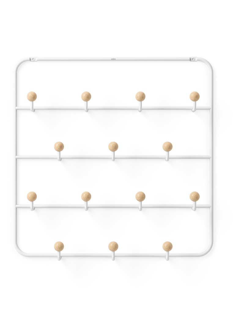 Biały metalowy haczyk ścienny z 12 okrągłymi drewnianymi kołkami ułożonymi w czterech poziomych rzędach, charakteryzujący się prostym, geometrycznym wzorem.