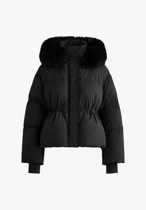 Čierna nadýchaná bunda s umelým kožušinovým golierom, elastickým pásom a dlhými rukávmi. Látka je hladká s lesklým povrchom.
