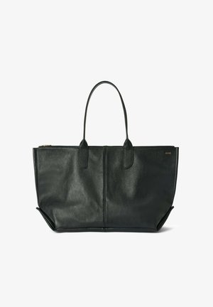 Borsa tote in pelle nera con finitura testurizzata, due manici per spalla, chiusura a zip e dettagli laterali per una maggiore struttura.