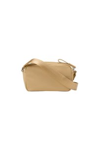 Borsa a tracolla rettangolare beige realizzata in materiale morbido, con un design piatto, tracolla regolabile e dettagli hardware minimalisti.