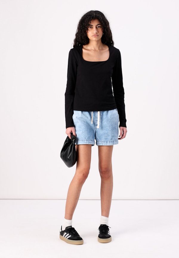 EASY PULL ON - Denim shorts - light indigo3