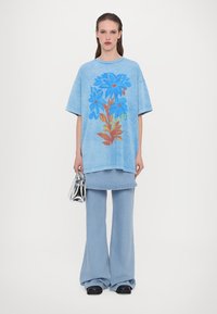 Stieglitz VALERIE OVERSIZED - T-shirt estampada - blue