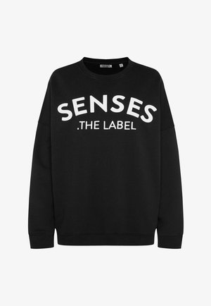 Schwarzer Sweatshirt mit Rundhalsausschnitt, langen Ärmeln und weißem Text, der "SENSES .THE LABEL" auf der Vorderseite trägt. Material aus Baumwollmischung.