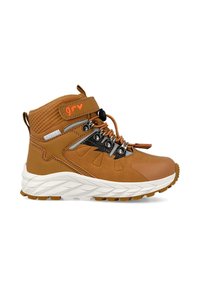 Bota de senderismo marrón con parte superior de piel texturizada, herrajes negros y una correa ajustable. Presenta una suela de goma blanca y beige con crampones.