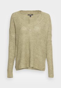 Olivgrüner Strickpullover mit V-Ausschnitt, langen Ärmeln und lockerem Schnitt. Strukturierter Stoff und gerippte Bündchen an den Ärmelenden.
