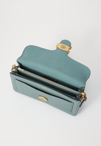 COACH TABBY SHOULDER BAG 26 - Sac à main - sage