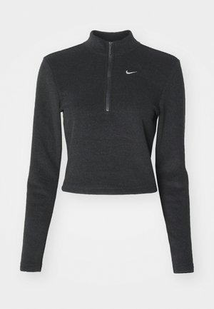 Zwarte, cropped Nike-sweatshirt met een hoge nek, lange mouwen en een rits aan de voorkant. Bevat een klein wit Nike-logo op de borst. Zachte textuur.