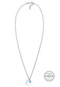 Srebrny naszyjnik z łańcuszka z okrągłym wisiorkiem z akcentem w postaci jasnoniebieskiego kryształu. Elegancki design z subtelnym blaskiem i gładką teksturą.