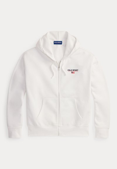 Hoodie blanc à zip en tissu doux, avec une poche frontale, une capuche à cordon de serrage, et un logo brodé "POLO SPORT" sur la poitrine.
