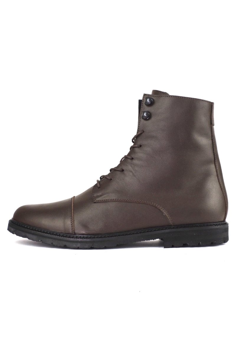 Braune Leder-Ankle-Boots mit glatter Oberfläche, abgerundetem Zehenbereich, Schnürdesign und zwei schwarzen Knopfakzenten an der Seite. Gummisohle.