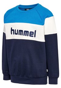 Felpa girocollo con blocchi di colore in blu, bianco e navy, con logo "hummel" in lettere navy sul petto.