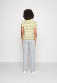 Levi's® THE PERFECT TEE - Lihtne T-särk - yellow