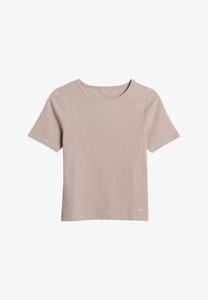 T-shirt beige clair à manches courtes en mélange de coton doux, avec un col rond et une petite étiquette de marque en bas à gauche.