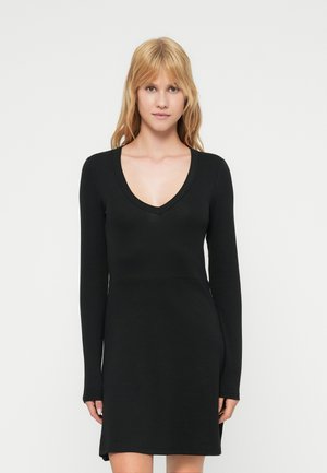 Sort langærmet kjole med dyb V-udskæring, tætsiddende krop og let udvidet skørt, lavet af et glat, elastisk stof.