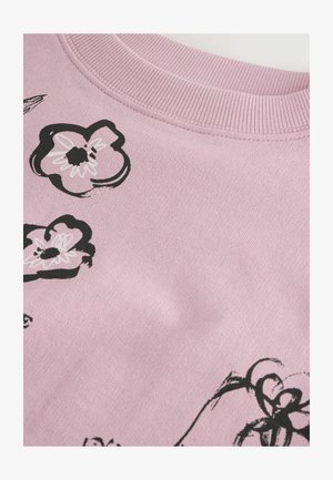 Felpa in cotone rosa con colletto a coste, caratterizzata da motivi floreali neri. Tessuto morbido, vestibilità leggermente ampia e stile casual.