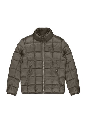 Olivenfarbene gepolsterte Jacke mit hohem Kragen, Reißverschluss vorne, zwei Seitentaschen und einem gesteppten Design mit einem kleinen Logo-Detail.