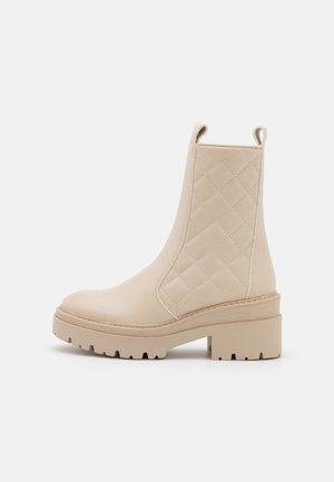 Kotníkové boty na platformě - off-white