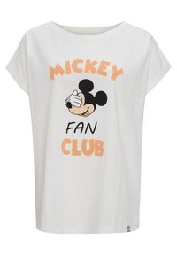 Witte T-shirt met korte mouwen en een ronde halslijn. Bevat een zwart en oranje grafisch ontwerp van Mickey Mouse met de tekst "MICKEY FAN CLUB."