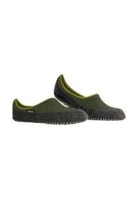 Een paar donkergroene en grijze instapslippers met gestructureerde zolen en een klein stoffen label aan de zijkant.
