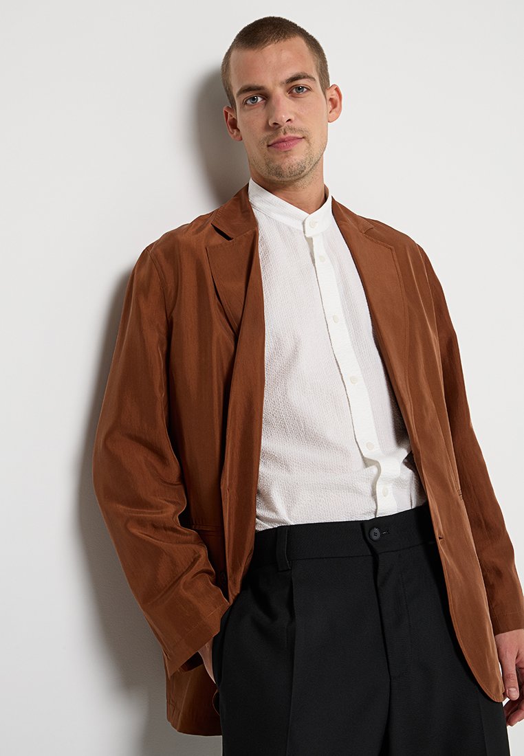 RELAXED FIT