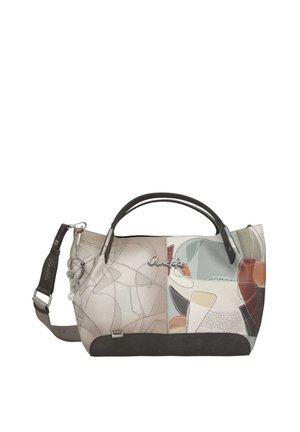 Borsa a mano con manici neri e tracolla, con motivi geometrici astratti beige, grigi e marroni e dettaglio del nome del brand in argento.