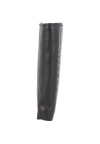 Manche en cuir noir de forme rectangulaire, texture lisse et détails cousus le long des bords. Ouverte en haut pour un accès facile.