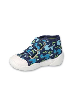 - Obuwie do nauki chodzenia