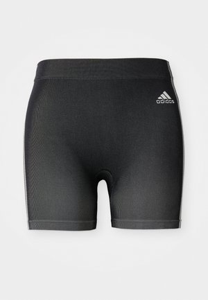 Mustad sportlikud lühikesed püksid tekstureeritud kangast, millel on elastne vöökoht ja väike valge Adidas'i logo vasakul ülemisel nurgas.
