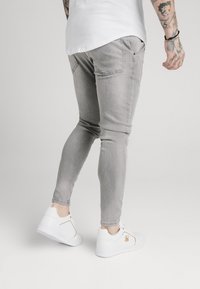 SIKSILK Vaqueros pitillo - grey