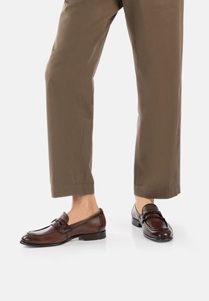 PORTLAND - Slip-ons - braun