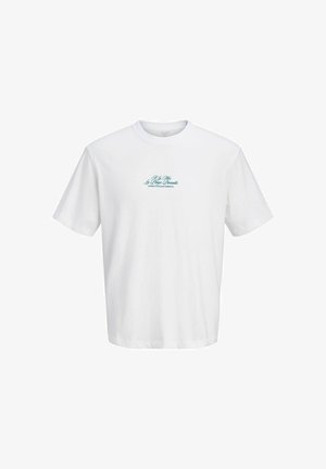 T-shirt blanc à manches courtes avec texte turquoise « El & Mrs La Plage Paradis » et texte plus petit en dessous sur la poitrine, fond uni.
