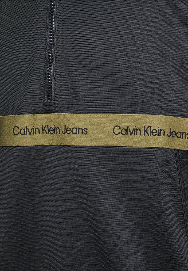 Herren Kapuzenpullover | Calvin Klein Jeans CONTRAST TAPE HALF ZIP TRACK UNISEX Sweatshirt black/schwarz - ZV67037 Herren Kapuzenpullover | Calvin Klein Jeans CONTRAST TAPE HALF ZIP TRACK UNISEX Sweatshirt black/schwarz - ZV67037