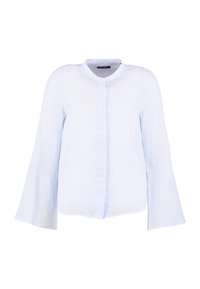 Blouse bleu clair à manches longues avec des rayures verticales subtiles, col rond et poignets évasés, boutonnée sur le devant.