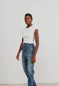 Tommy Jeans SMOCK - Paprasti marškinėliai - white